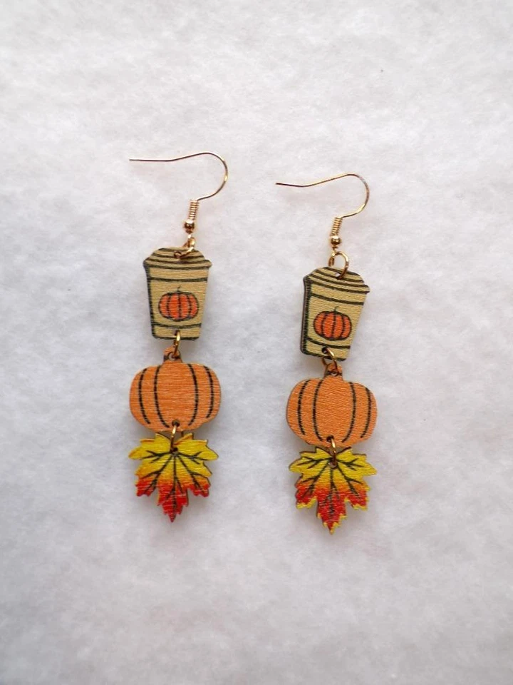 Pendientes colgantes festivos de madera de otoño hoja de calabaza de café Foto 1 de 1