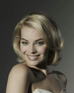Margot Robbie Unsigned 10" x 8" Photo - Beautiful Australian actress *21 - Imagen 1 de 1