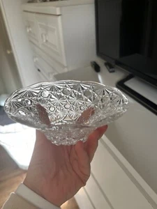 A very pretty little crystal bowl perfect for small sweets or butter - Picture 1 of 5