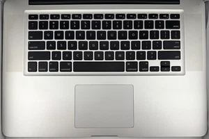 ✅ MacBook Pro 15 LATE 2011 A1286 TOP CASE KEYBOARD PALMREST GRADE A- ✅ - Picture 1 of 4