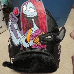 Zaino Nightmare Before Christmas Sally Deadly Nightshade Glow LOUNGEFLY nuovo con etichette - Foto 1 di 19