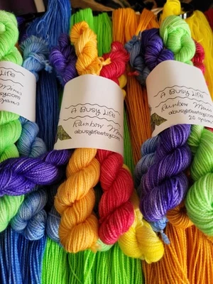 Hilo teñido a mano arco iris tonal (mini juego de madejas) hilo de calcetín teñido a mano Foto 1 de 4