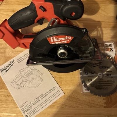 Sierra circular de metal Milwaukee M18 combustible 5-3/8 2782-20 solo herramienta Foto 1 de 4
