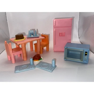 Lote de muebles para casa de muñecas Playskool acogedora cocina tipo familia comida nevera Foto 1 de 4