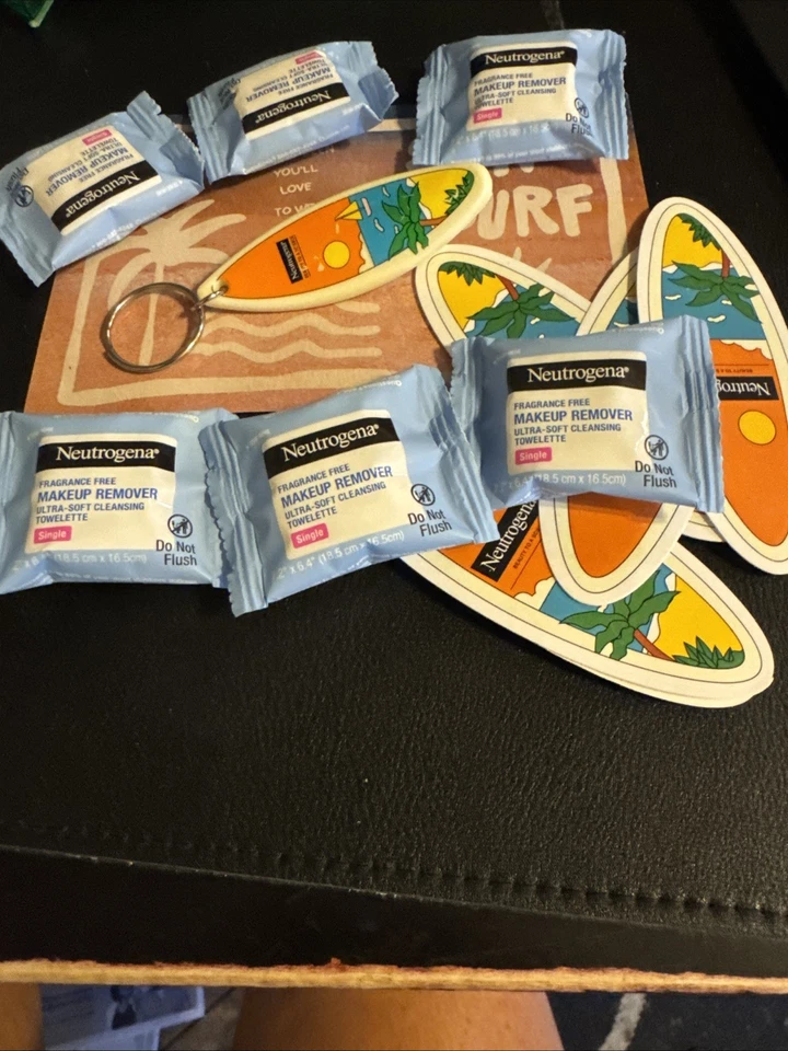 Lote de 6 Monederos de Limpieza Facial Neutrogena Hydro Boost Tamaño + Llavero y Extras Foto 1 de 1