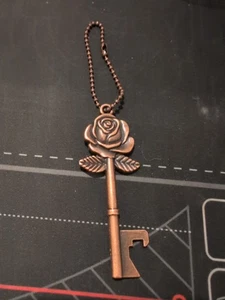 Rosenschlüssel Flaschenöffner Schlüsselanhänger Vintage Kupferfarben Skelett Schlüssel Stil Brandneu - Bild 1 von 3