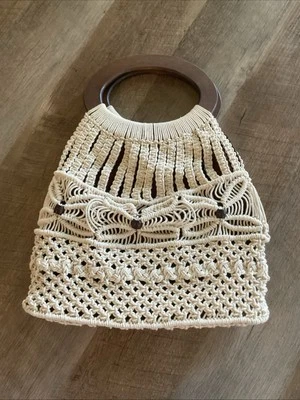 Cartera de macramé vintage con asas de madera y cuentas de madera hecha a mano Foto 1 de 4