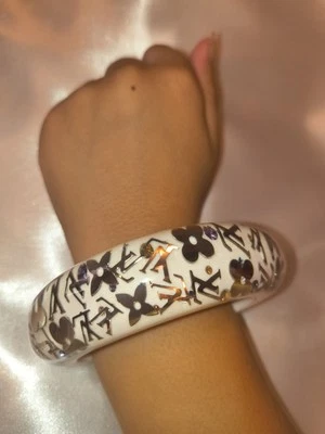 Pulsera Louis Vuitton Monograma resina blanca Foto 1 de 2