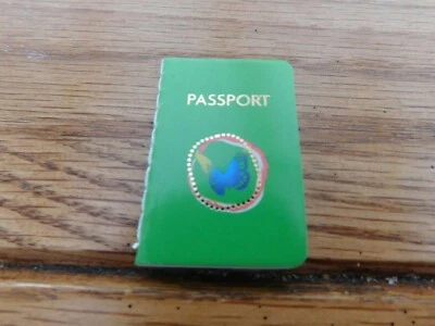 AMERICAN GIRL DOLL LEA   PASSPORT FROM ACCESSORIES SET NEW  RETIRED FREE SHIP - Image 1 of 2