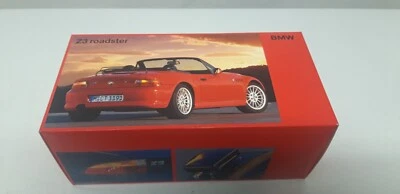 1/18 BMW Z3 Roadster con valigia - 1998 - RED - UT Models - Immagine 1 di 4