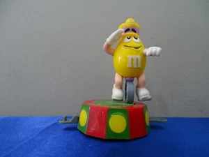 M&M'S Christmas Train Series Yellow Peanut M&M  Car I4 - Picture 1 of 3