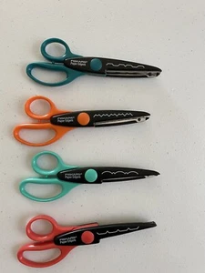 Lot of 4 Fiskars Paper Edgers Pattern Scalloped Craft Scrapbooking Scissors  - Picture 1 of 6