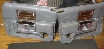 Paneles de puerta delantera grises 90-92 Cadillac Brougham  Foto 1 de 3