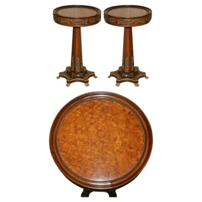 HERMOSO PAR DE MESAS REDONDAS OCASIONALES DE PARQUET FRANCÉS DE NOGAL Y LATÓN DORADO Foto 1 de 4