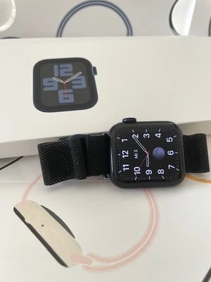 Apple Watch SE (2. Gen) GPS 40 mm Smartwatch mitternacht Alu Miding "ansehen" - Bild 1 von 4