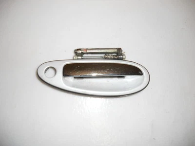 Manija exterior derecha de la puerta delantera Nissan Máxima 1995 1996 1997 1998 1999 Foto 1 de 3