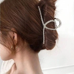 Elegant Silver Hair Clip Women’s Metal Alloy Hair Claw Clip - Picture 1 of 3