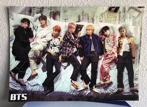 BTS - PÓSTER 30X42 Apto para Enmarcar - En Buen Estado Brillante - Imagen 1 de 3