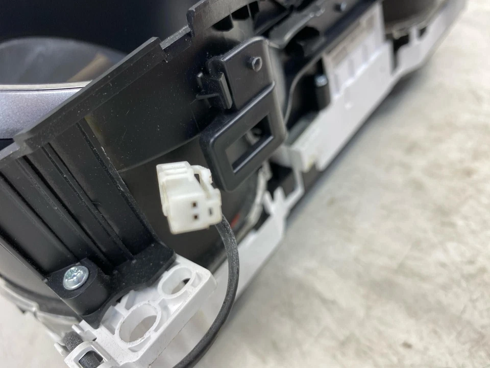 Medidor de velocímetro usado serve: 2016 Subaru Legacy cluster mercado dos EUA 2.5L AT CVT com - Imagem 1 de 4