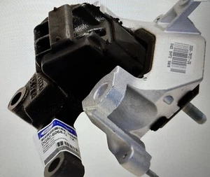 OE 2019 Ford Fushion SE Hybrid Upper Transmission Mount And Bracket *LXIX-42* - Bild 1 von 2