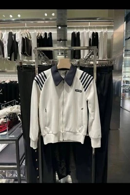 miu miu chaqueta pequeña, nueva  Foto 1 de 4