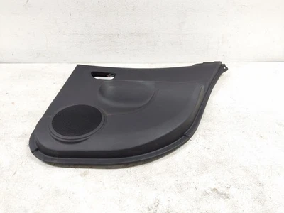 Panel de moldura interior de puerta para pasajero trasero Toyota Prius C 2015-2019 67630-52W60-C0 Foto 1 de 4