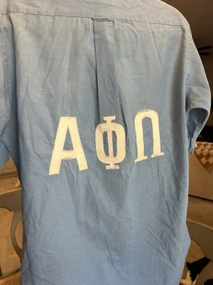 De colección Años 70 Sears Kings Road Alpha Phi Omega Azul Abotonado Manga Corta Foto 1 de 4
