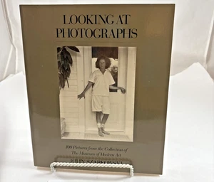 Looking at Photographs: 100 Pictures from the Collection of the Museum of Modern - Foto 1 di 9