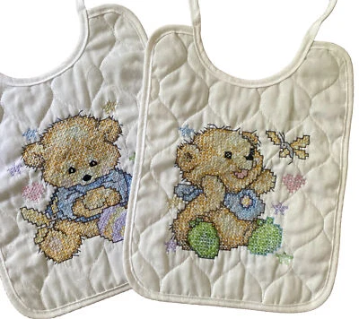 Baberos Acolchados Osos Cosidos en Cruz Completo ~ Como la Abuela Hecho Juego de 2 De Colección Foto 1 de 4
