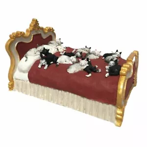 Dubout viele Katzen schlafen gold rot schickes Bett lustige Figur Statue von Parastone - Bild 1 von 3