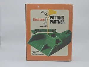 Vintage Oscar Electronic Putting Partner JR-100 with Flag Golf Ball Return - Picture 1 of 6