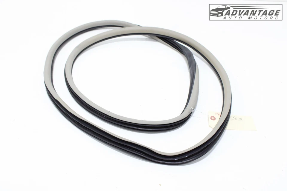 2014-2019 CADILLAC CTS FRONT RIGHT PASSENGER DOOR WEATHERSTRIP RUBBER SEAL OEM - Image 1 of 4