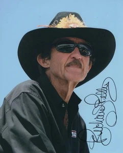 RICHARD PETTY SIGNED AUTOGRAPH 8X10 PHOTO - NASCAR LEGEND THE KING DAYTONA 500  - Picture 1 of 2