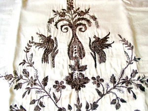Vintage WHITE Satin GOLD Bird Leaf EMBROIDERED 32"sq Table RUNNER/TOPPER TASSELS - Picture 1 of 10