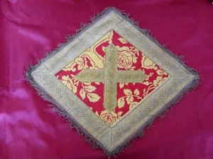 19C. ANTIQUE CHRISTIAN SEAT COVER RUG WITH CROSS & SILVER THREAD DECORATION - Picture 1 of 7