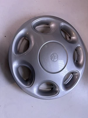 14 英寸 1994 95 丰田 Paseo 7 椭圆形孔轮毂盖车轮盖 #61117 — 第 1/4 张图片