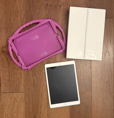 Tablet Apple A2197 iPad 7ª Generación WiFi Plateada/Blanca 128GB 10.2" Pantalla Táctil Foto 1 de 4