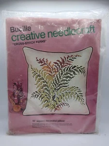 Vintage Bucilla Creative Handarbeit Kreuzstich Farne Stickerei Kissen versiegelt - Bild 1 von 5