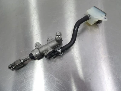 Главный цилиндр заднего тормоза 07–09 Suzuki Bandit GSF1250S 69600-17C10 - Изображение 1 из 4