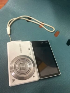 White Samsung MV800 Digital Camera Flip-out Vlog 5X Optical Zoom 16.1MP Touch - Picture 1 of 7