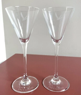 Juego de 2 vasos de Martini altos de cristal de ganso gris edición limitada grabados 4 oz Foto 1 de 3