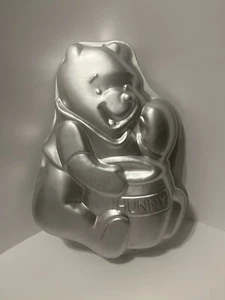 VINTAGE WINNIE THE POOH CAKE PAN - BRAND NEW - 1970's WILTON - 15" x 9' x 2" - Picture 1 of 3