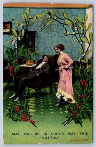 Postal de felicitación de Bamforth May You Be In Luck’s Way This Yuletide, 1919 - Imagen 1 de 2