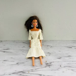 Barbie vintage capelli castani con abito prateria - Foto 1 di 8