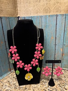 Collana di farfalle rosa Brad OOAK perle rosa floreali e orecchini - Foto 1 di 5