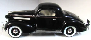 Signature Models 1/18 1939 Pontiac Black - Picture 1 of 8