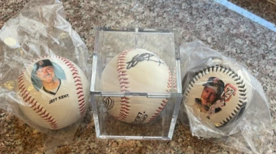 Jeff Kent Baseball Lot w/ 2001 Autographed Signed Baseball in Case - Group of 3 - Image 1 of 4