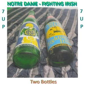 Paar Vintage 1973 Notre Dame Fighting Irish 7-Up Flaschen - Bild 1 von 3