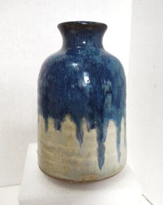 Jarrón de cerámica artística azul cobalto lanzado a mano ¿alatoma firmado? 6"" x 4"" - Imagen 1 de 5