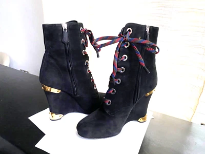 Botas Prada cuña gamuza negra media pantorrilla con cordones 36,5 acento dorado Italia cuero insi Foto 1 de 4